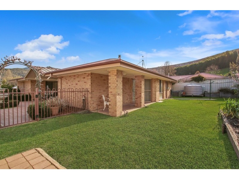 14 Norman Court, Bright VIC 3741