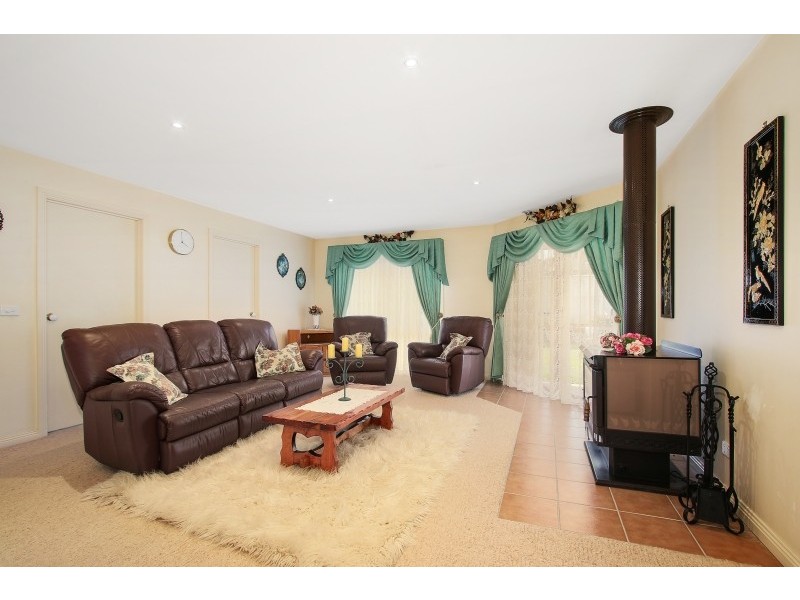 14 Norman Court, Bright VIC 3741