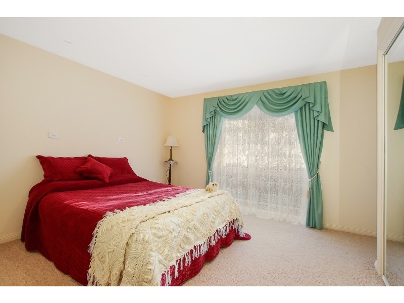 14 Norman Court, Bright VIC 3741