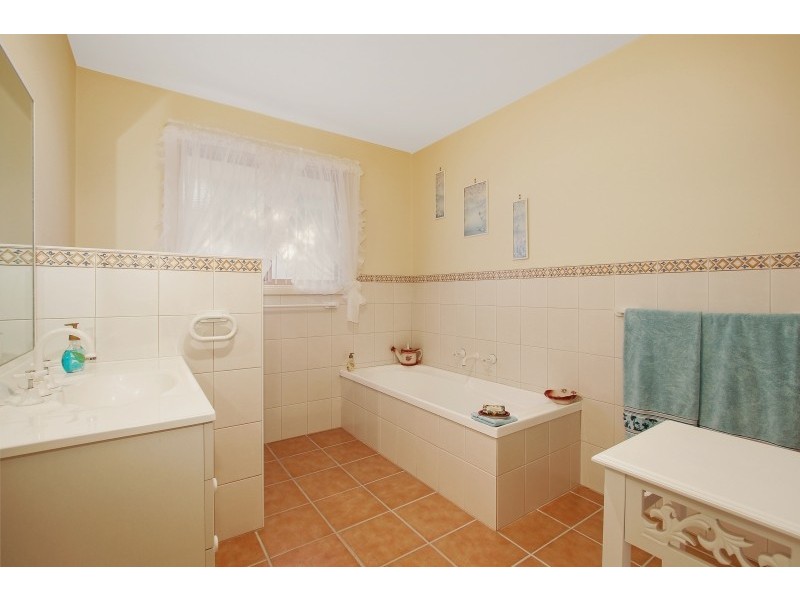 14 Norman Court, Bright VIC 3741