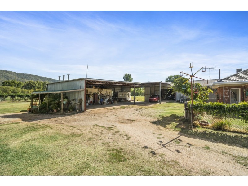 5564 Great Alpine Road, Ovens VIC 3738