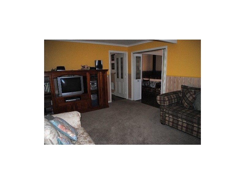 1-5 Racecourse Rd, Bright VIC 3741