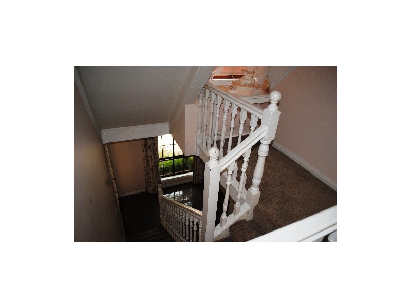 1-5 Racecourse Rd, Bright VIC 3741