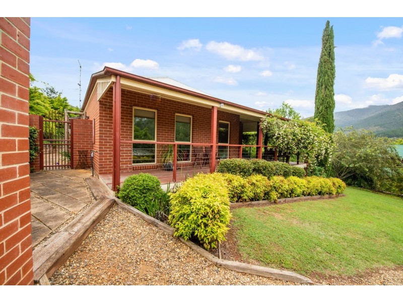 6 Clarkes Road, Wandiligong VIC 3744