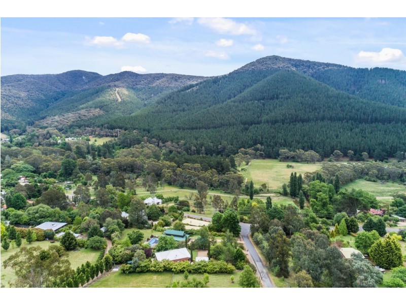 6 Clarkes Road, Wandiligong VIC 3744