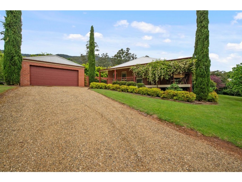 6 Clarkes Road, Wandiligong VIC 3744