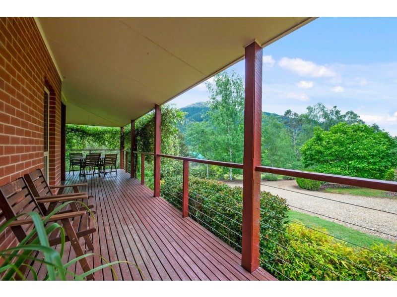 6 Clarkes Road, Wandiligong VIC 3744