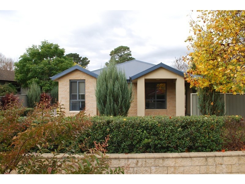 Unit 1/18 Thompson St, Bright VIC 3741