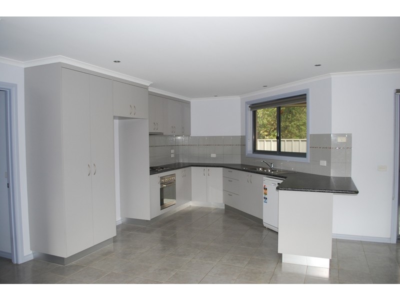 Unit 1/18 Thompson St, Bright VIC 3741