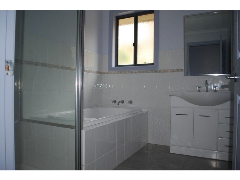 Unit 1/18 Thompson St, Bright VIC 3741