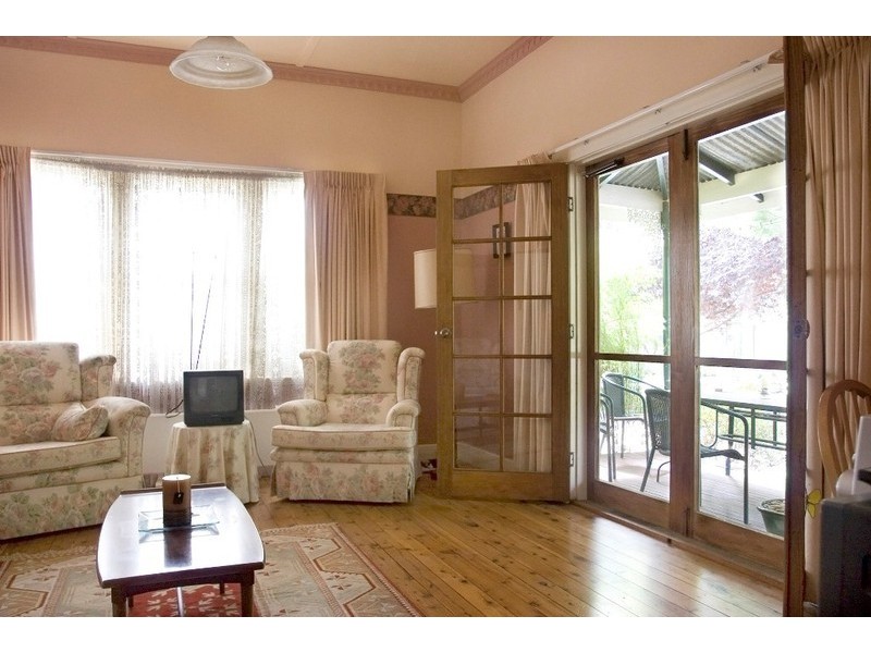 54 Delany Ave, Bright VIC 3741