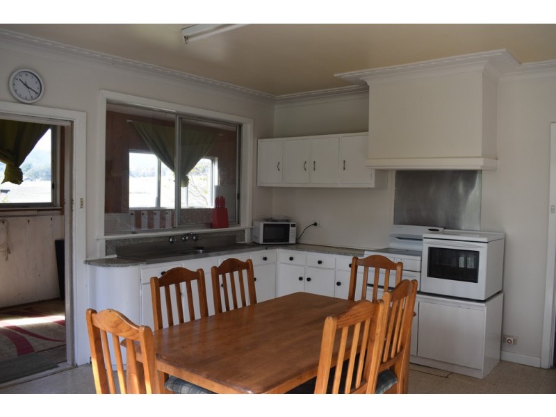 68 Powells Lane, Whorouly South VIC 3735