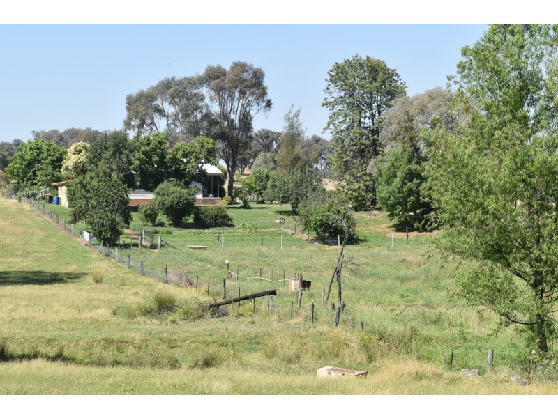 68 Powells Lane, Whorouly South VIC 3735