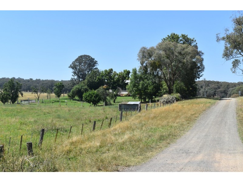 68 Powells Lane, Whorouly South VIC 3735