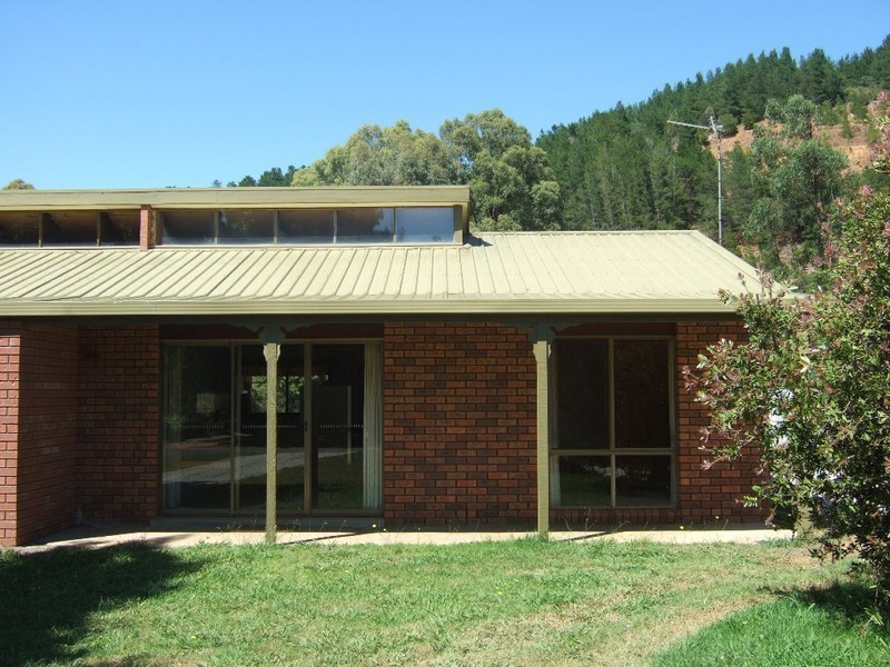 24B Nicholson St, Porepunkah, Bright VIC 3741