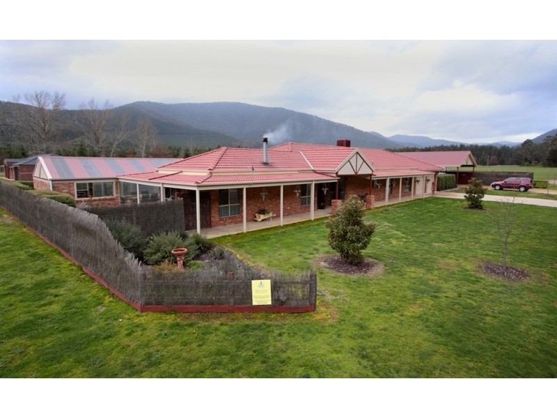 5 Paiano Lane, Bright VIC 3741