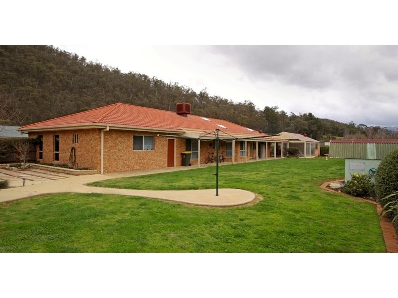 5 Paiano Lane, Bright VIC 3741