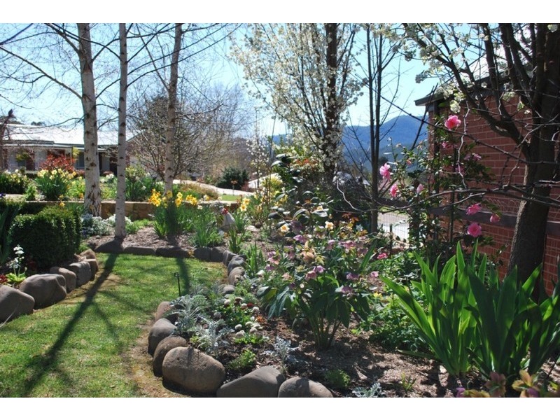 12 Walnut Grove, Bright VIC 3741