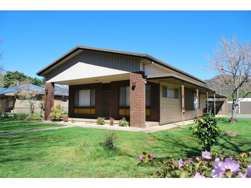 34 Delany Ave, Bright VIC 3741