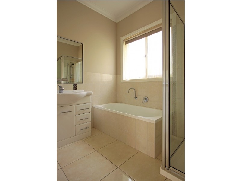 2 / 64 Service St, Porepunkah, Bright VIC 3741