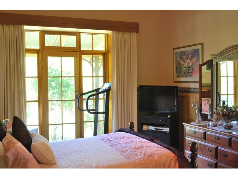 290  Roberts Creek Rd, Porepunkah, Bright VIC 3741