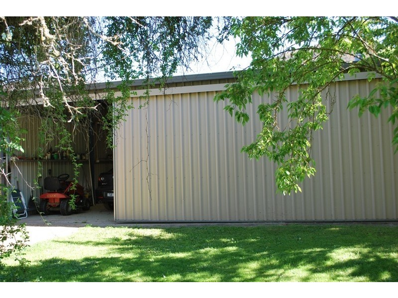 290  Roberts Creek Rd, Porepunkah, Bright VIC 3741