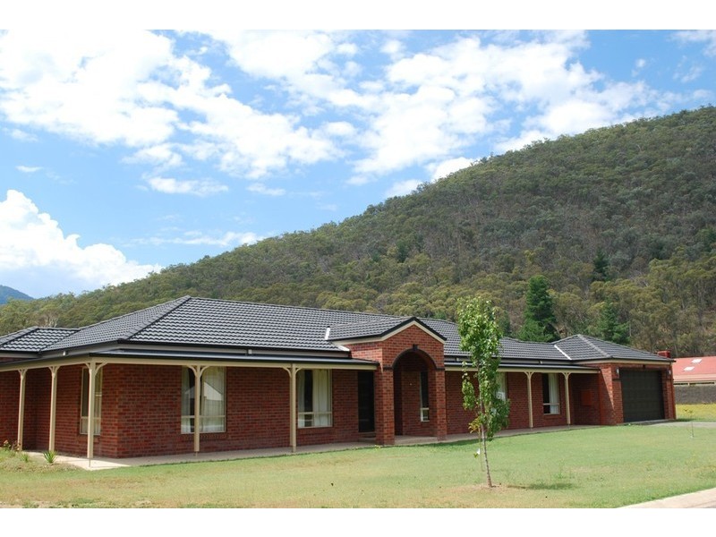 1 Paiano Lane, Bright VIC 3741