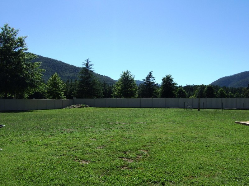 1 Paiano Lane, Bright VIC 3741