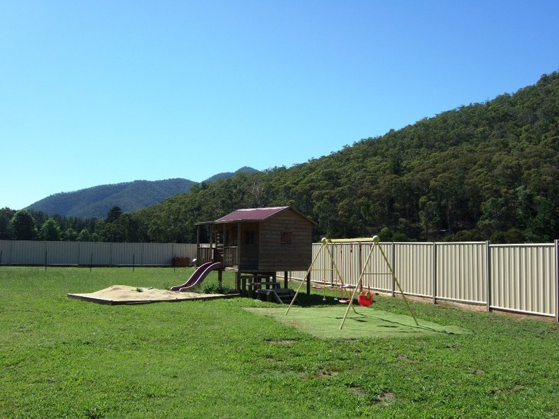 1 Paiano Lane, Bright VIC 3741