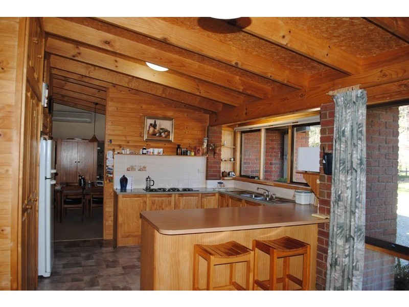 7125 Great Alpine Rd, Porepunkah, Bright VIC 3741