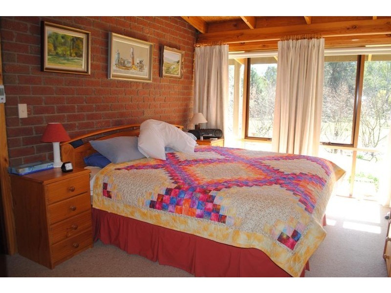 7125 Great Alpine Rd, Porepunkah, Bright VIC 3741