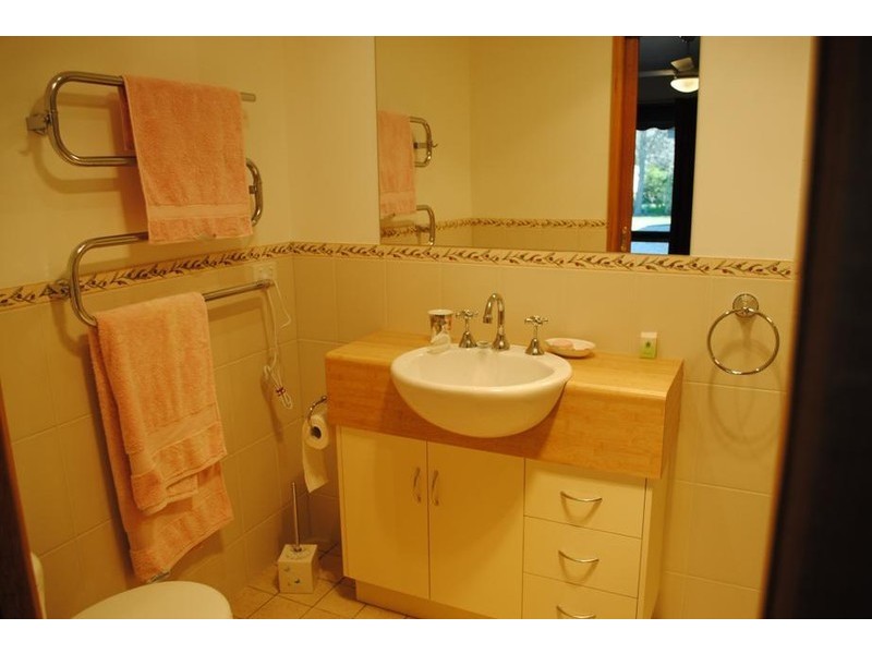 7125 Great Alpine Rd, Porepunkah, Bright VIC 3741