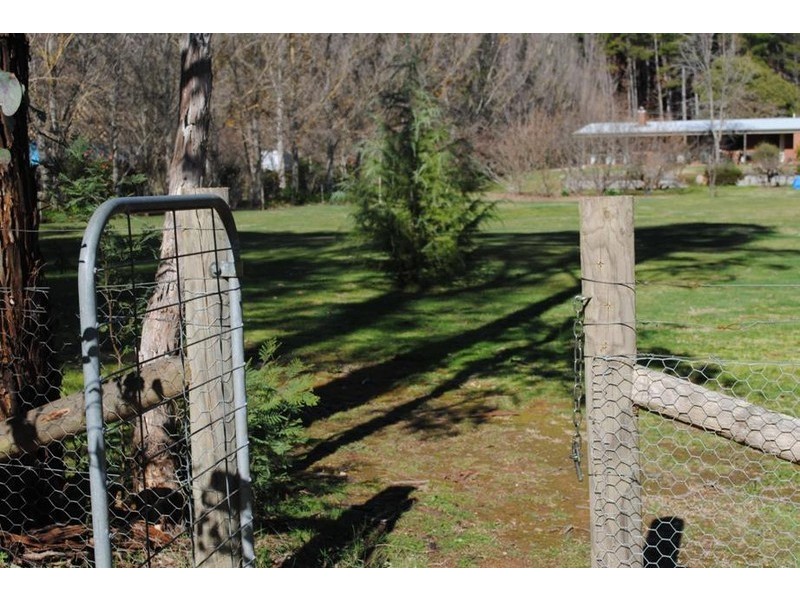 7125 Great Alpine Rd, Porepunkah, Bright VIC 3741