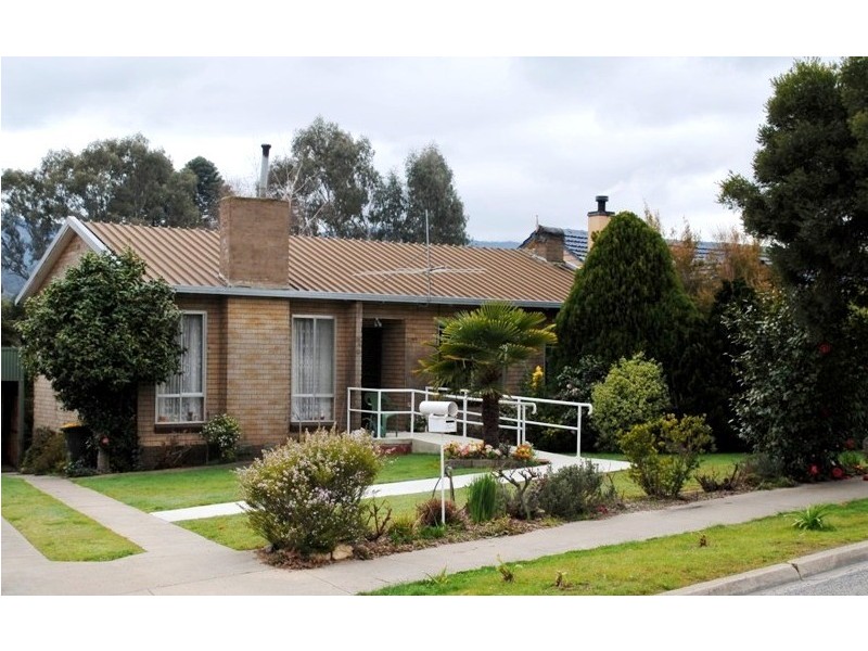 49 Lawrence St, Myrtleford VIC 3737