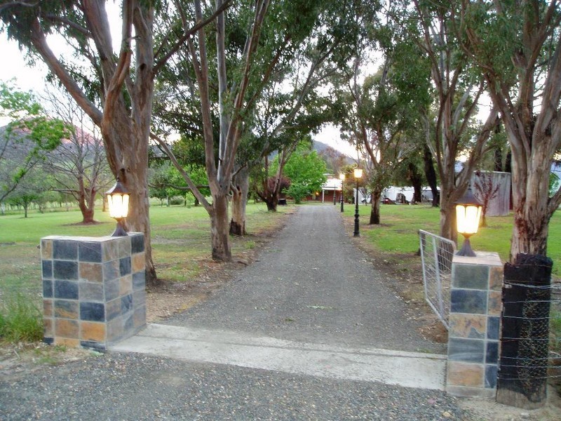 10 Hicks Rd, Mudgegonga VIC 3737