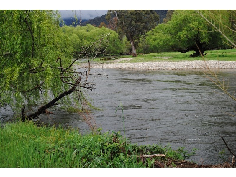 33 Mullagong Lane, Upper Gundowring VIC 3691