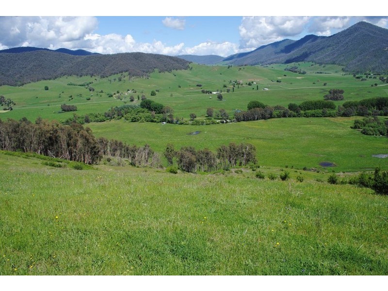 33 Mullagong Lane, Upper Gundowring VIC 3691