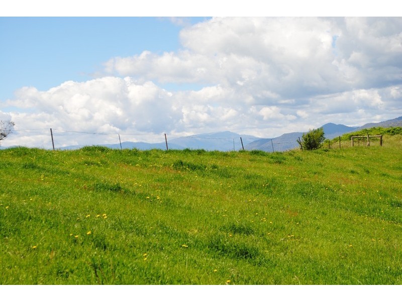 33 Mullagong Lane, Upper Gundowring VIC 3691