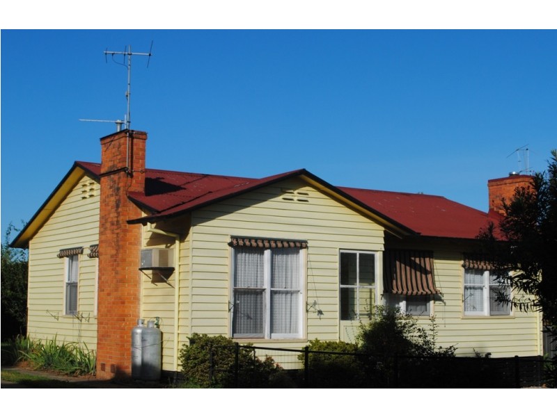 7 Swinburne Ave, Myrtleford VIC 3737