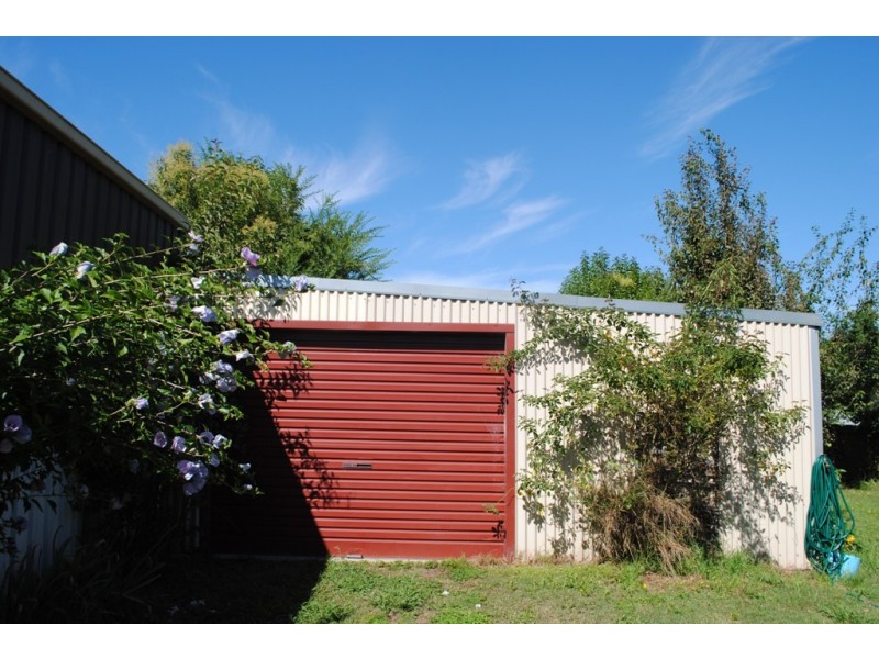 7 Swinburne Ave, Myrtleford VIC 3737