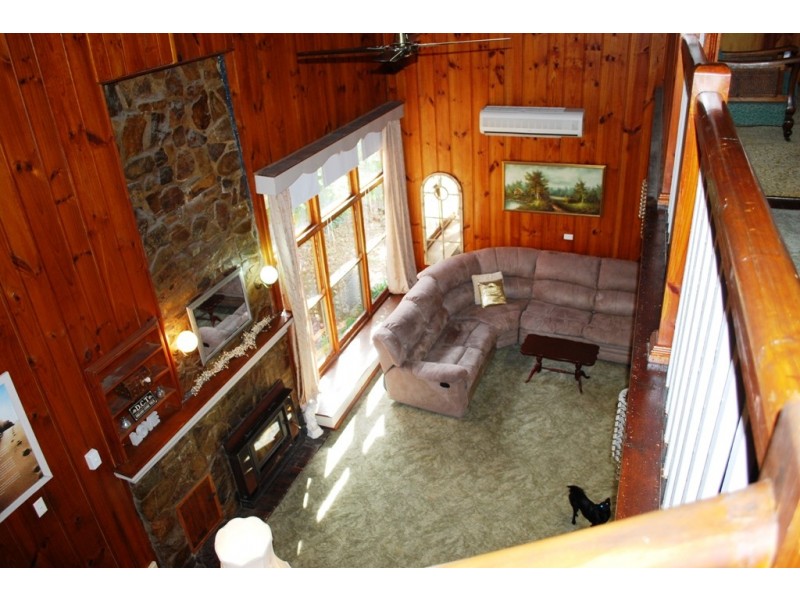 11 Delany Ave, Bright VIC 3741