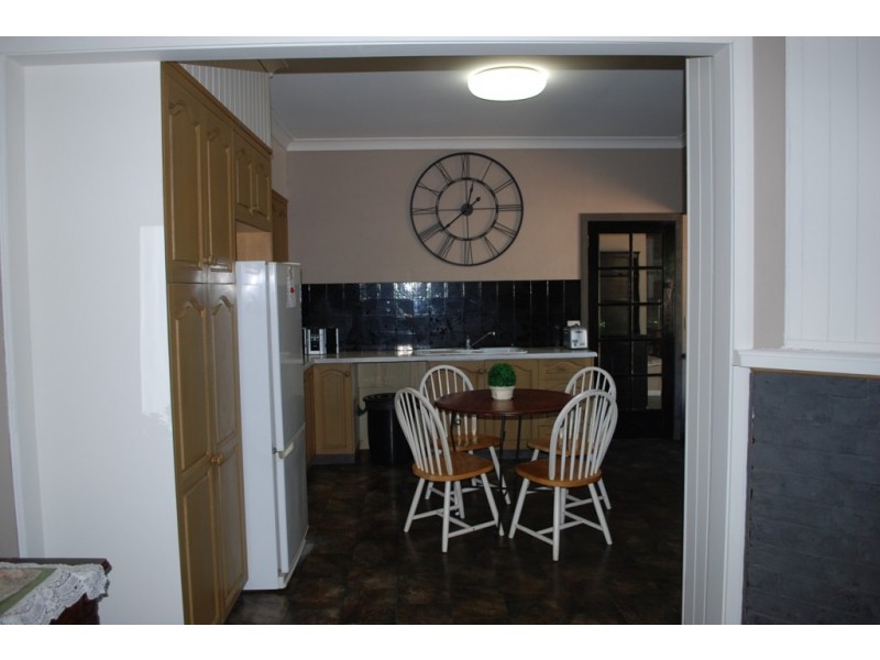 11 Delany Ave, Bright VIC 3741