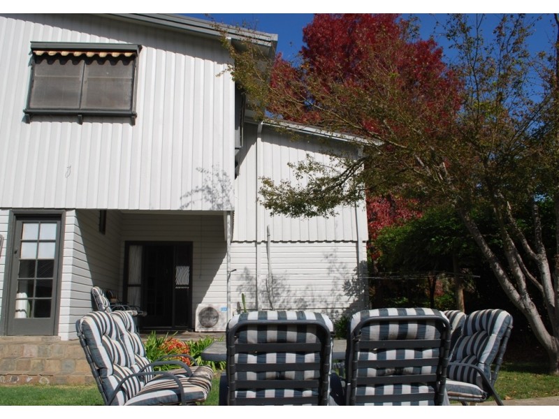 11 Delany Ave, Bright VIC 3741