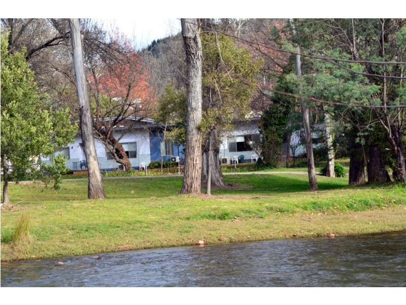 1A Riverside Ave, Bright VIC 3741