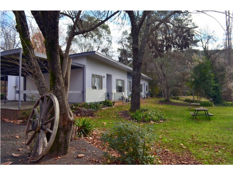 1 A Riverside Ave, Bright VIC 3741