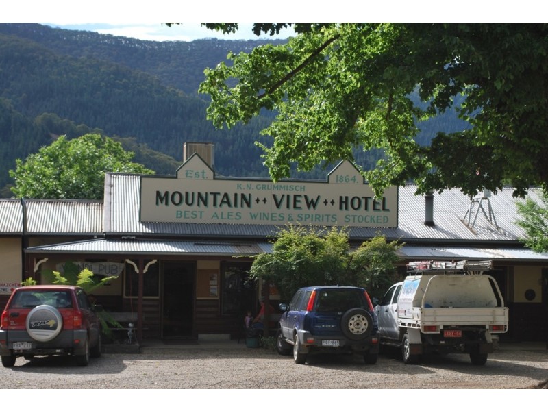 4 Growlers Creek Road, Wandiligong VIC 3744