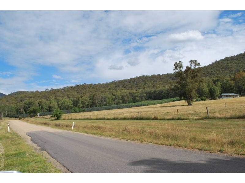 4 Growlers Creek Road, Wandiligong VIC 3744