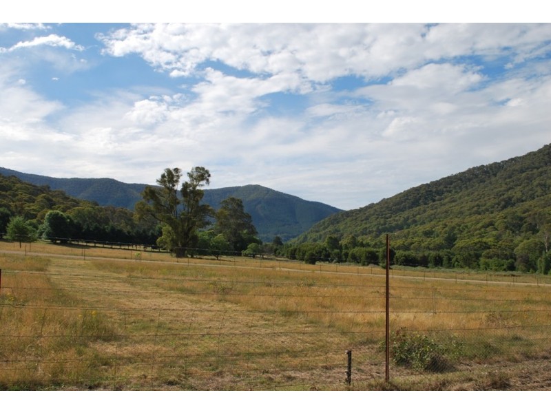 4 Growlers Creek Road, Wandiligong VIC 3744