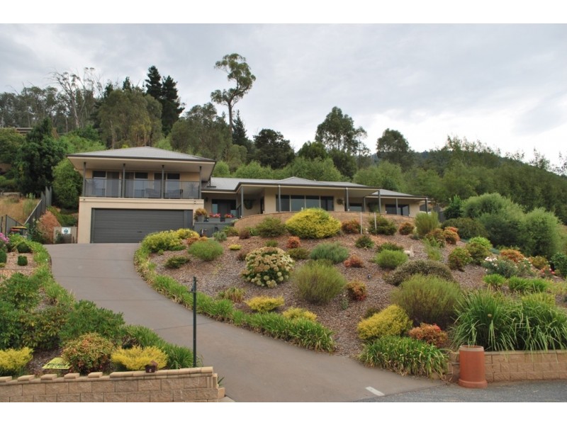 7 Rebecca Drive, Bright VIC 3741