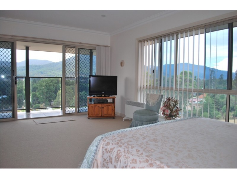 7 Rebecca Drive, Bright VIC 3741